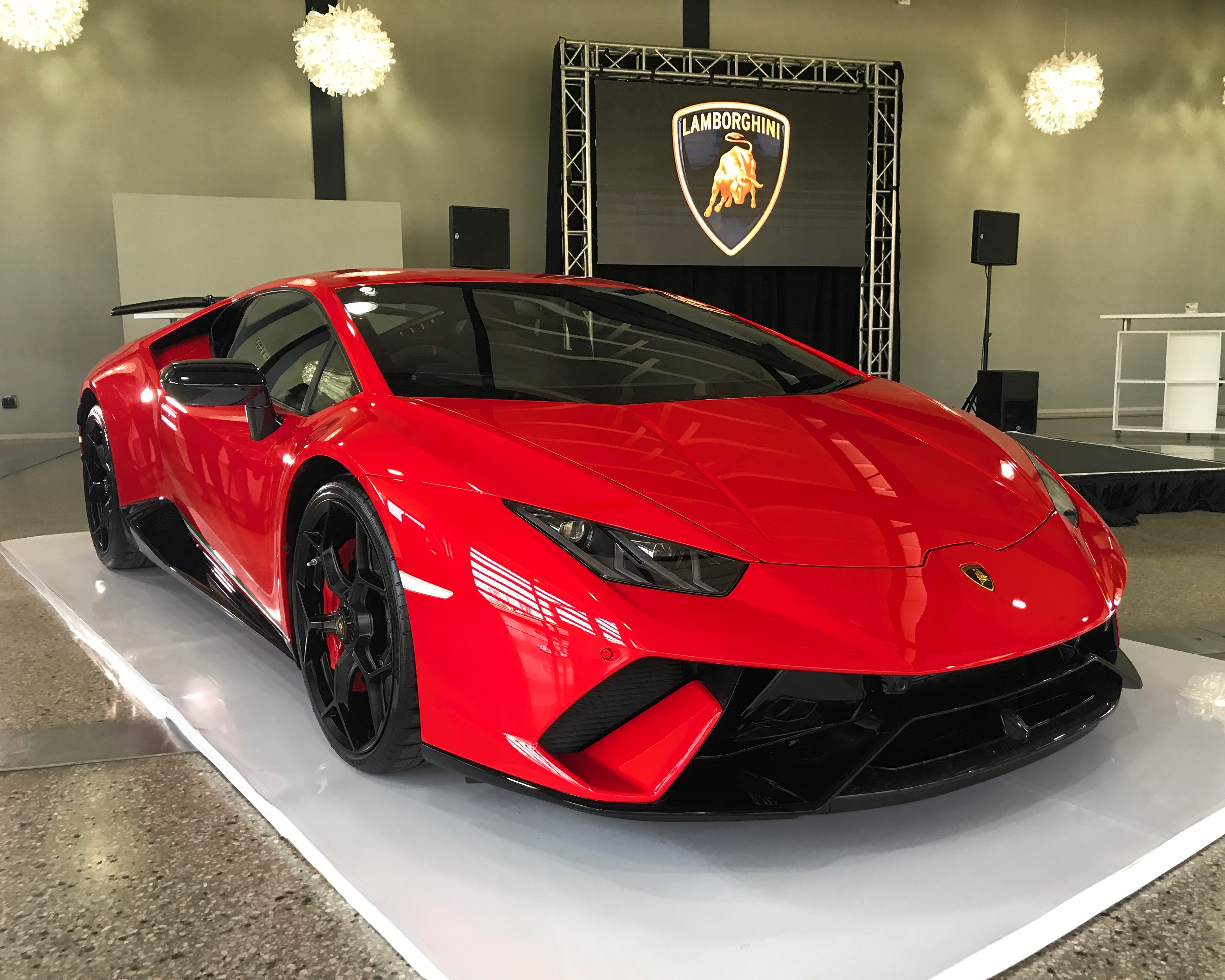 Lamborghini Huracán Performante Shows It's Angry Face In ...