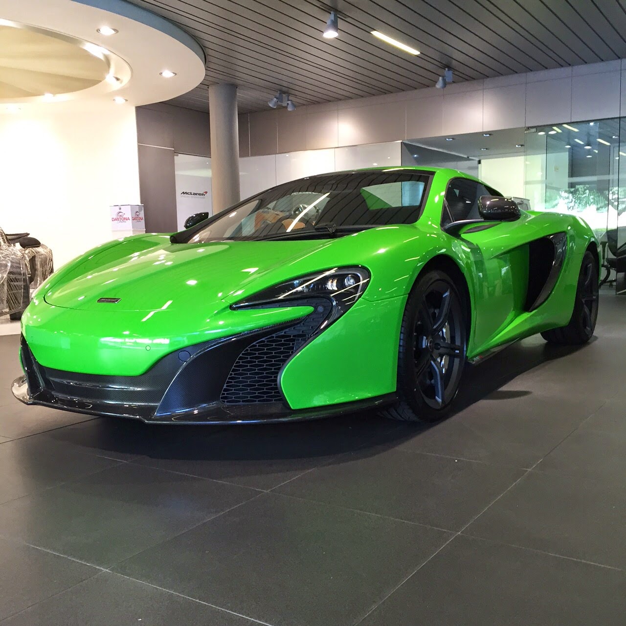 Зеленый 650. MCLAREN 650s зеленый. MCLAREN 650s салатовый. MCLAREN 570s Spider зеленый. Салатовый Макларен 570с.