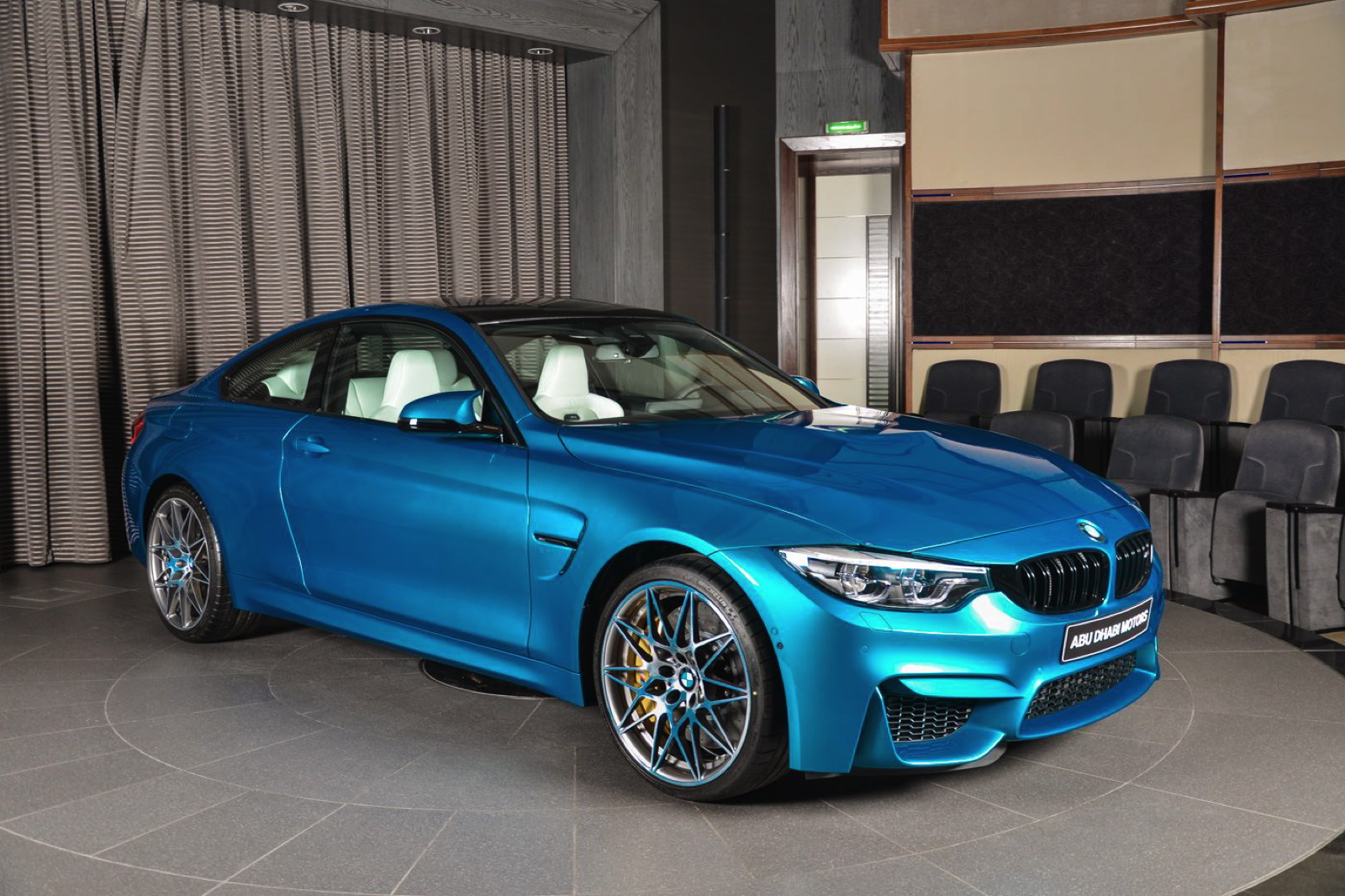 BMW m4 Competition изумруд