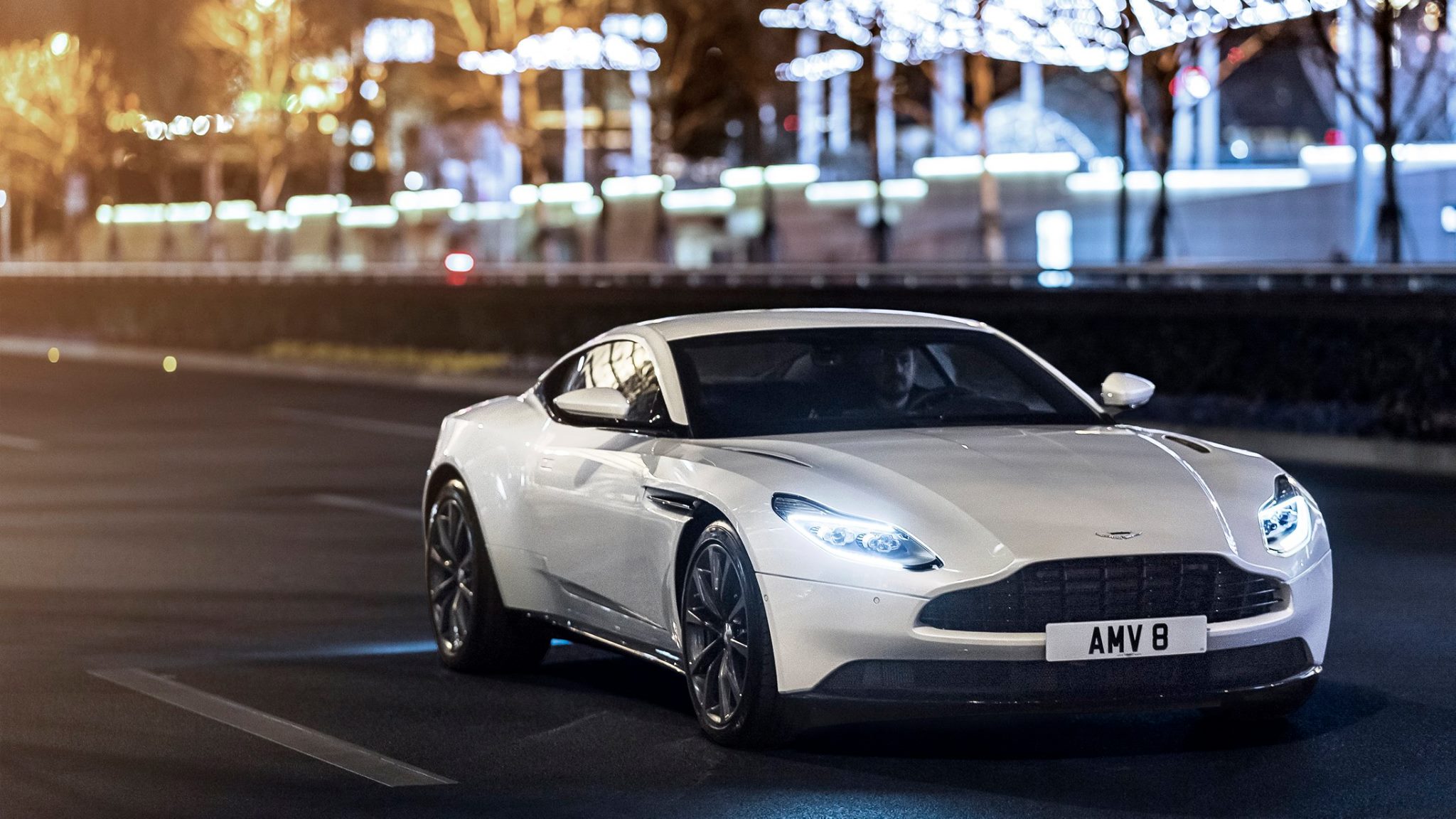 アストンマーティン Db11 のv8モデル エキゾーストサウンドには相当な拘りがある模様 動画有 Creative Trend