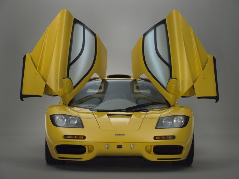 Желтый mclaren f1