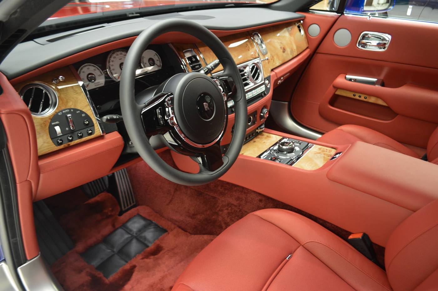 Someone Built A Superman Spec Rolls-Royce Wraith