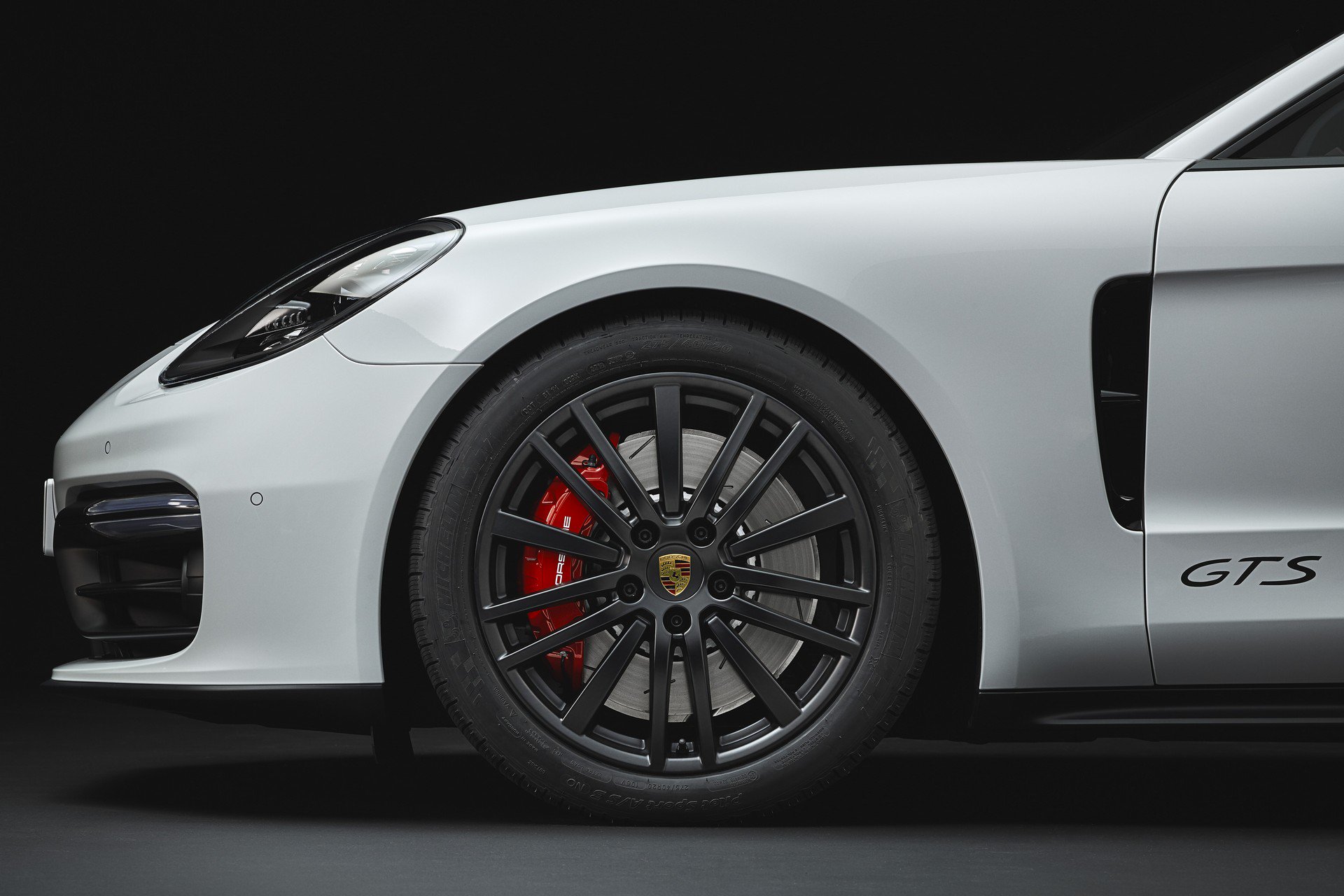 2019 Porsche Panamera Gts Range Packs 453 Hp 338 Kw