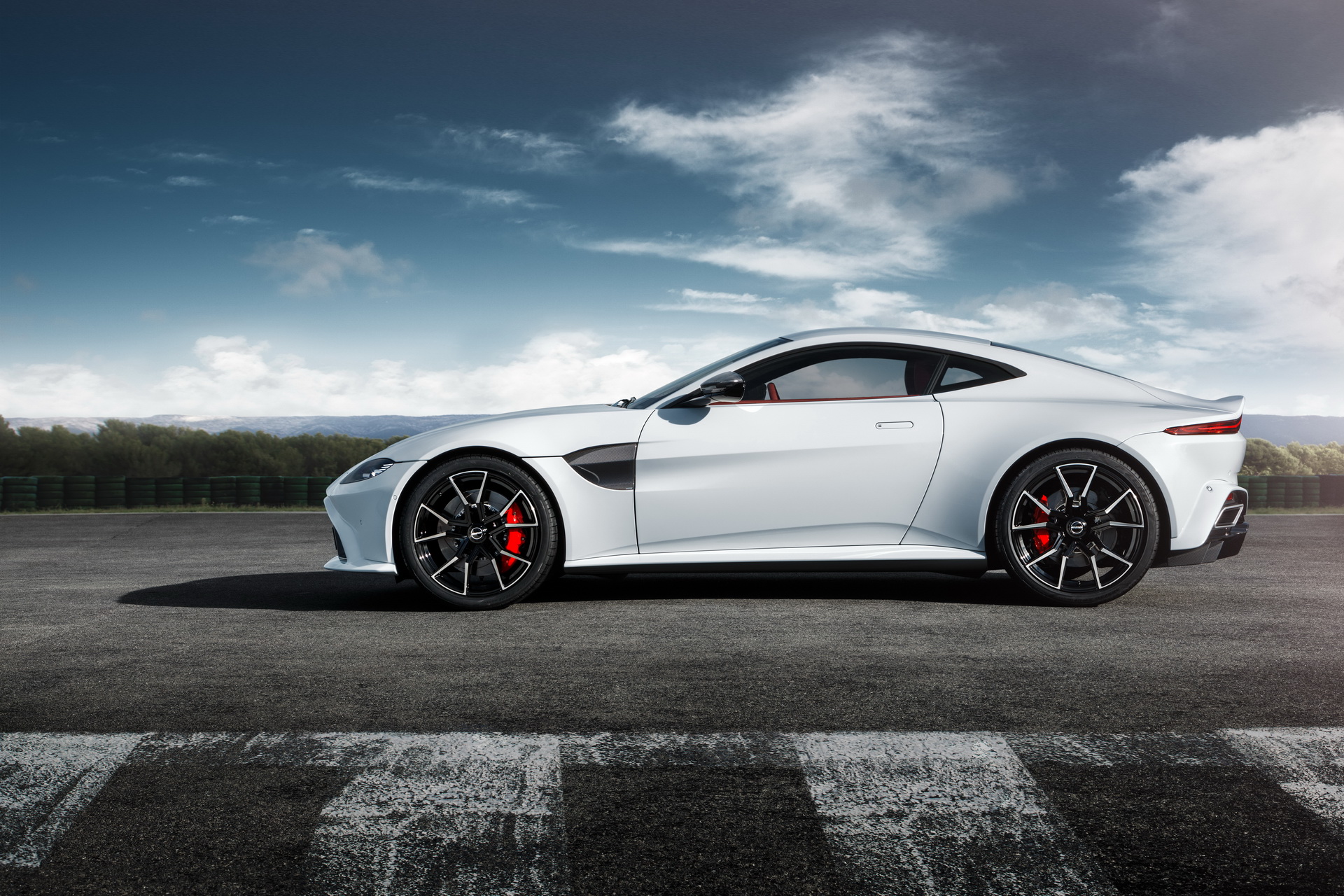 Aston Martin Vantage Given Power Boost and New Style by Startech