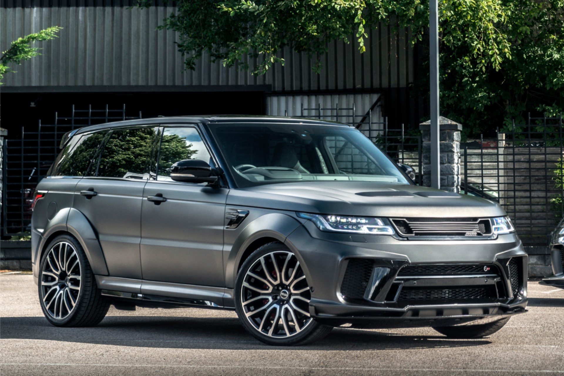 Sinister Project Kahn Range Rover SVR Pace Car Revealed