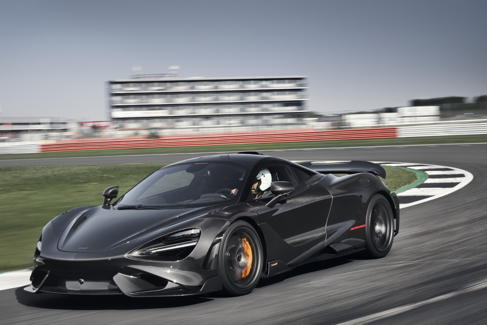 McLaren 765LT Can Hit 200 km/h In Just 7 Seconds