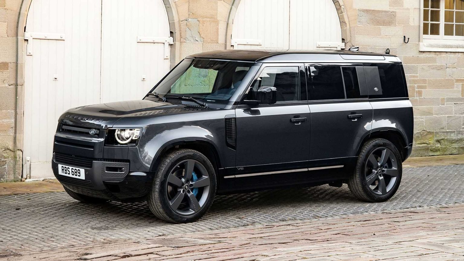 2022 Land Rover Defender V8 Debuts With 518 HP (386 kW)