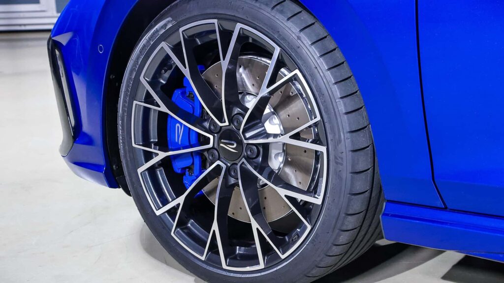 2025 VW Golf R Revealed With 328 HP (245 kW)