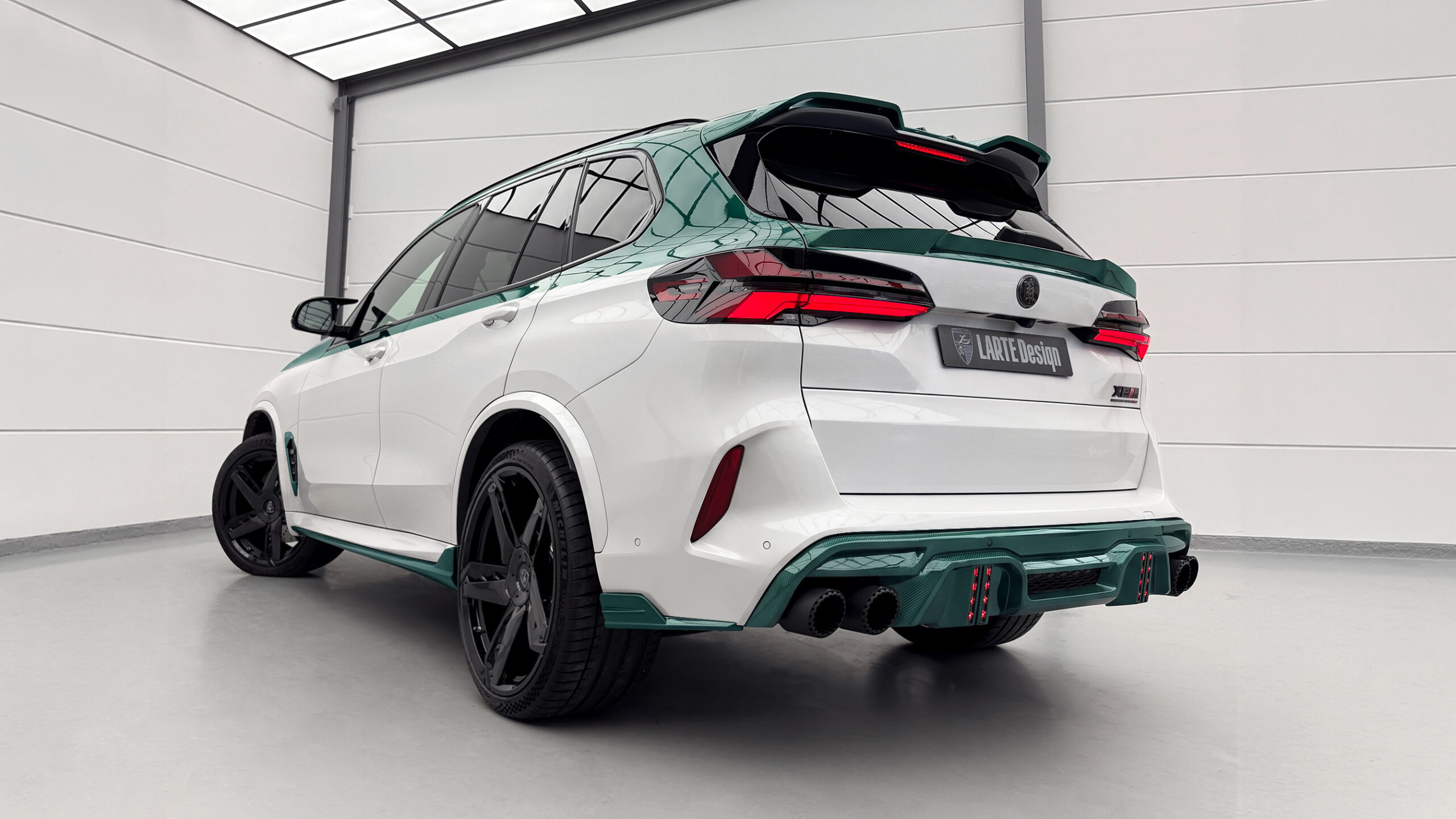 BMW X5 M Competition у кольорі Vancouver Green