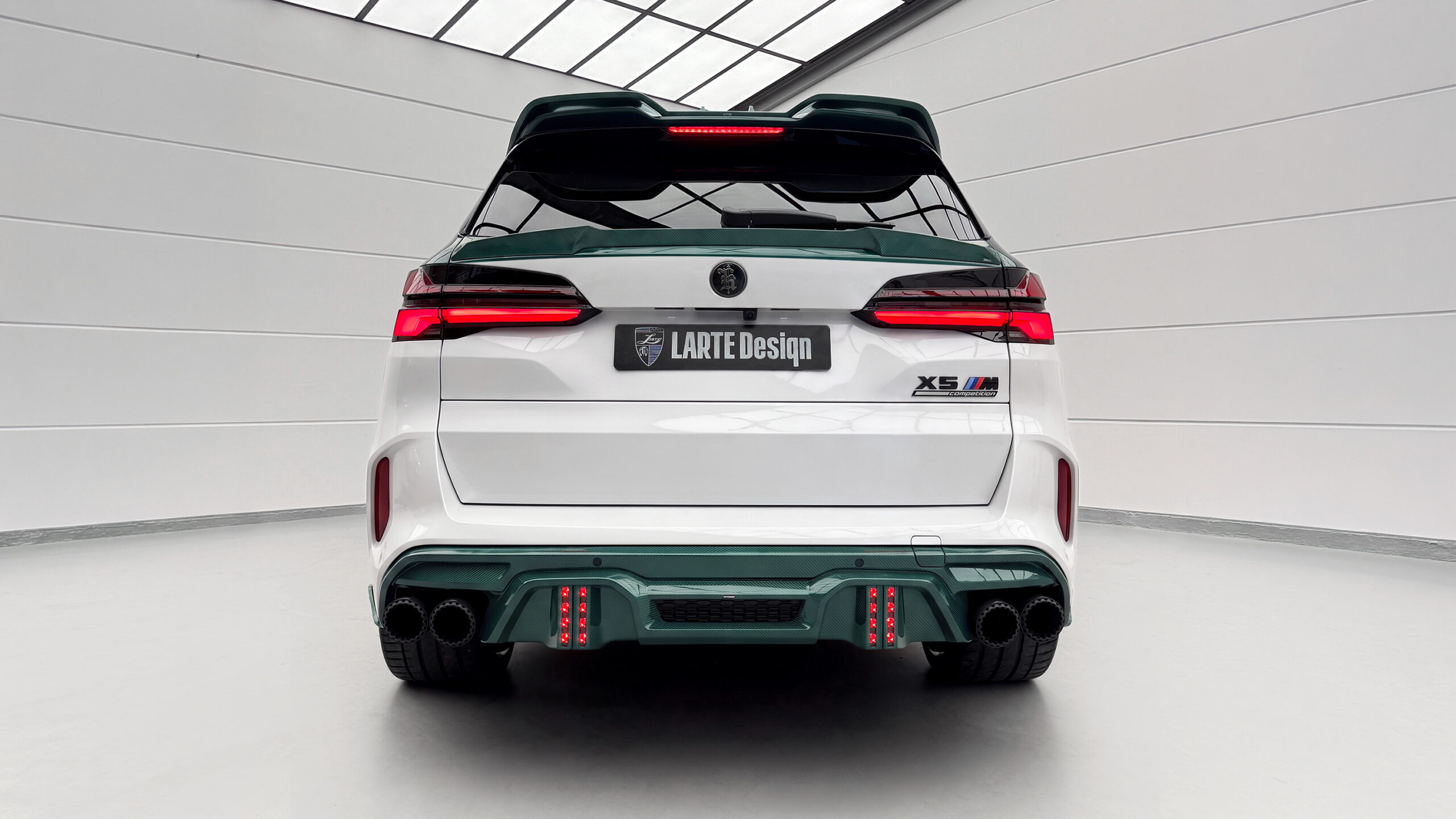 BMW X5 M Competition у кольорі Vancouver Green