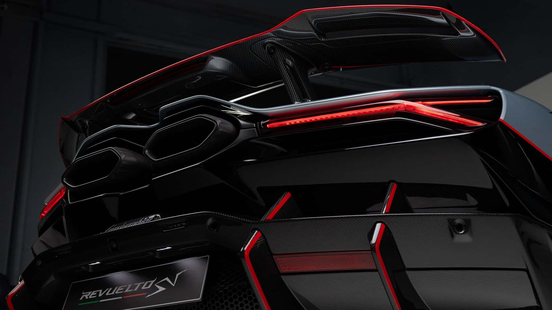 Lamborghini Revuelto SV