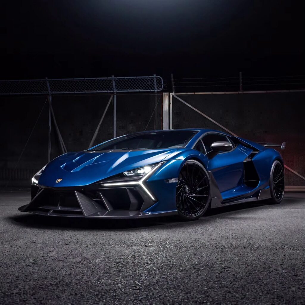 Venuum Black Lamborghini Revuelto